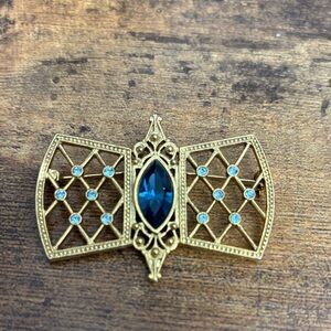 1928 Gold Brooch with Deep Blue Gem
